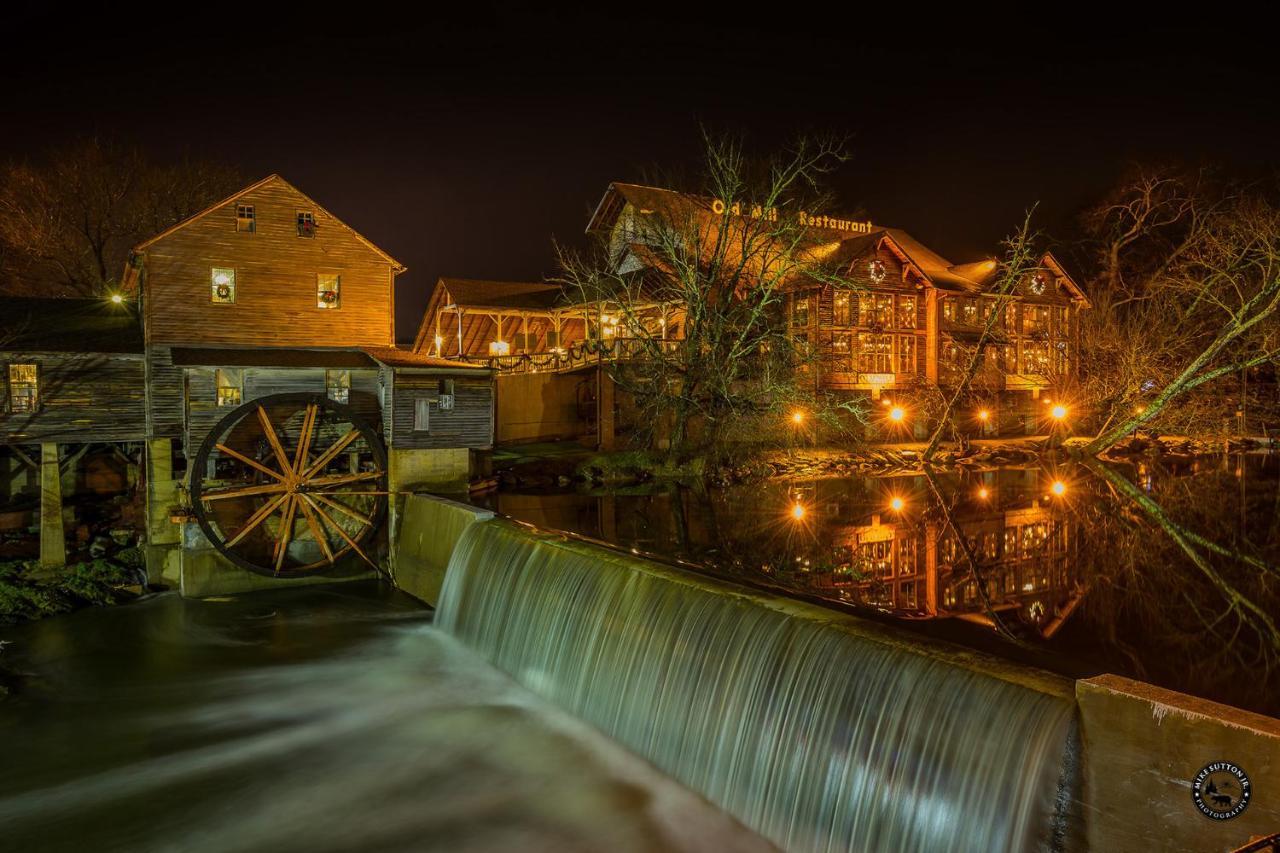 Firefly Hollow Cabin - Smoky Mountains - Soaky Mountain Water Park - Sevierville Convention Center Pigeon Forge Eksteriør bilde